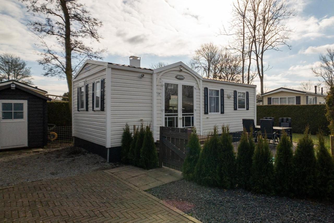 Knus En Modern Ingericht Chalet Met Gratis Wifi Tzummarum Exterior foto