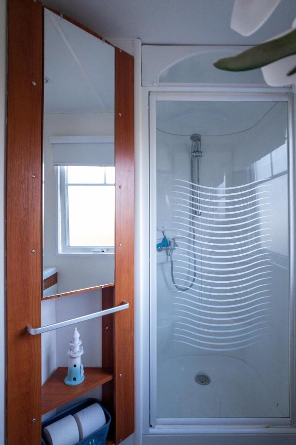 Knus En Modern Ingericht Chalet Met Gratis Wifi Tzummarum Exterior foto